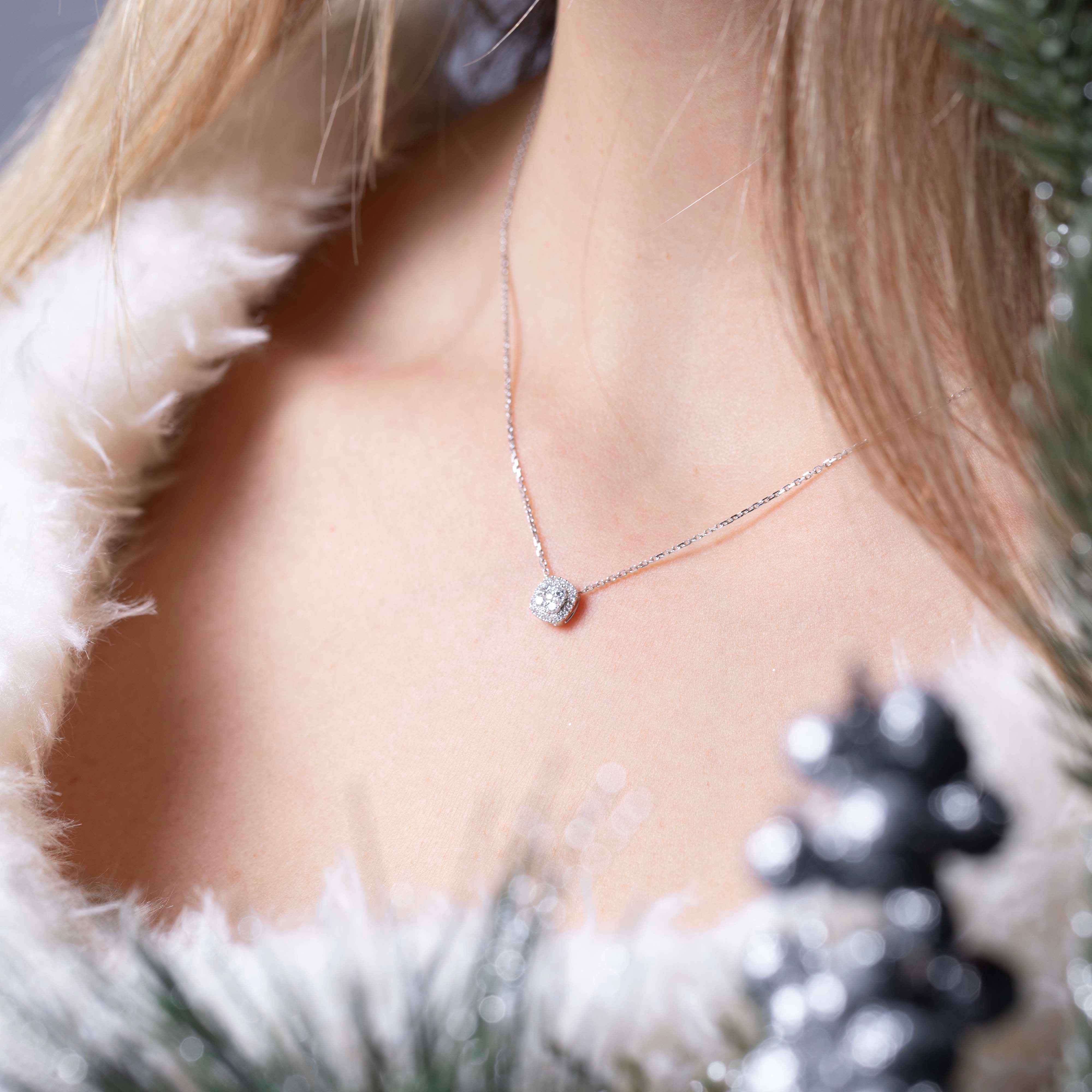 Cusion Necklace
